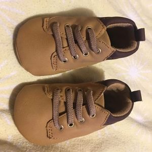 CARTERS 💞 NWOT baby boy boots size 3m